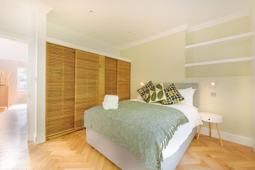 Stunning Two Bed Apartment Rh8 伦敦 外观 照片