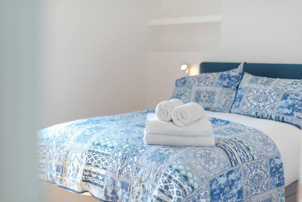 Stunning Two Bed Apartment Rh8 伦敦 外观 照片